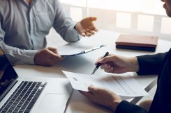 Personen im Gespräch